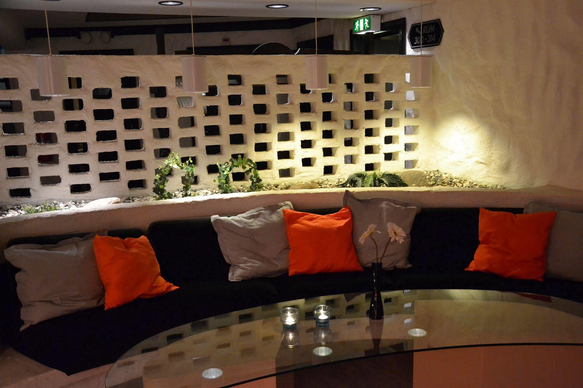 Hotel Smaland Skillingaryd Екстериор снимка